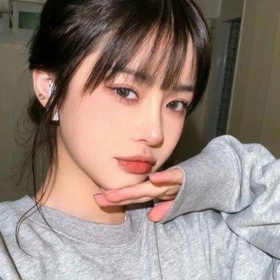 和红色中国人看电视
